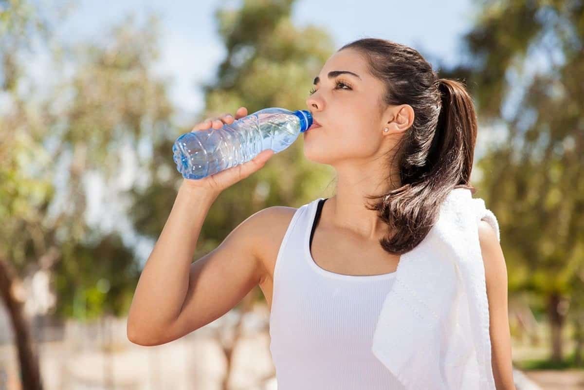 Nước rất cần thiết cho cơ thể trong việc duy trì độ ẩm cho da