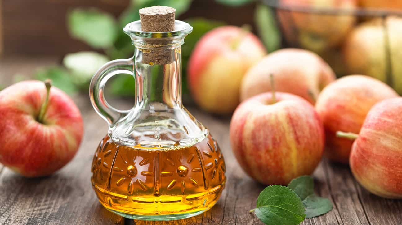 Tăng cường độ ẩm cho da với táo và mật ong