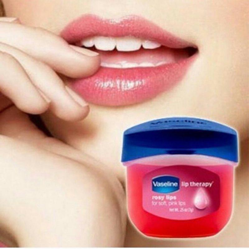 cách dùng vaseline dưỡng môi